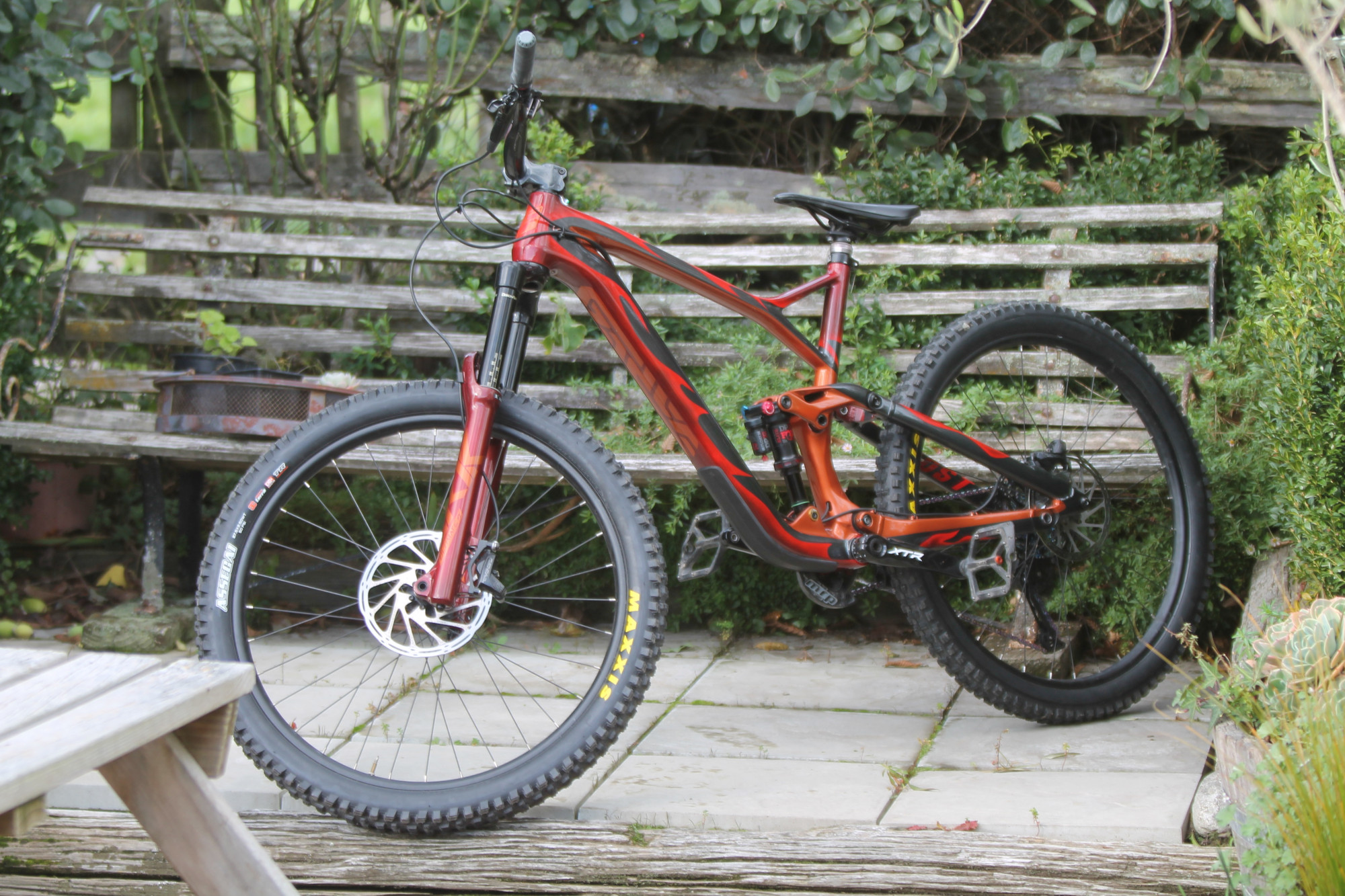 red mtb wide